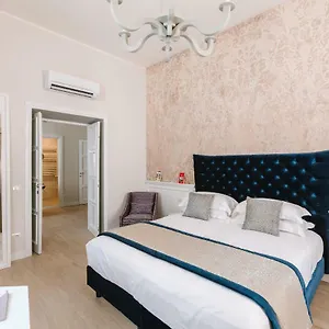 Rhea Silvia Luxury Navona 2*, Roma İtalya